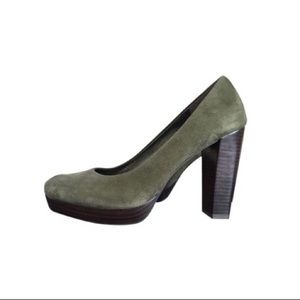 Banana Republic Olive Green Suede Union Pump 8.5